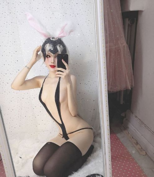 开心深爱婷婷_十万网红美女美酱