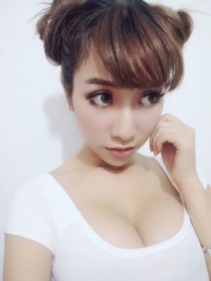 美女白丝喷水_BD免费在线播放